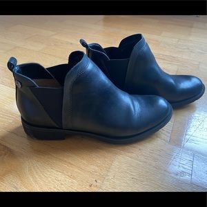 Sofft black leather booties